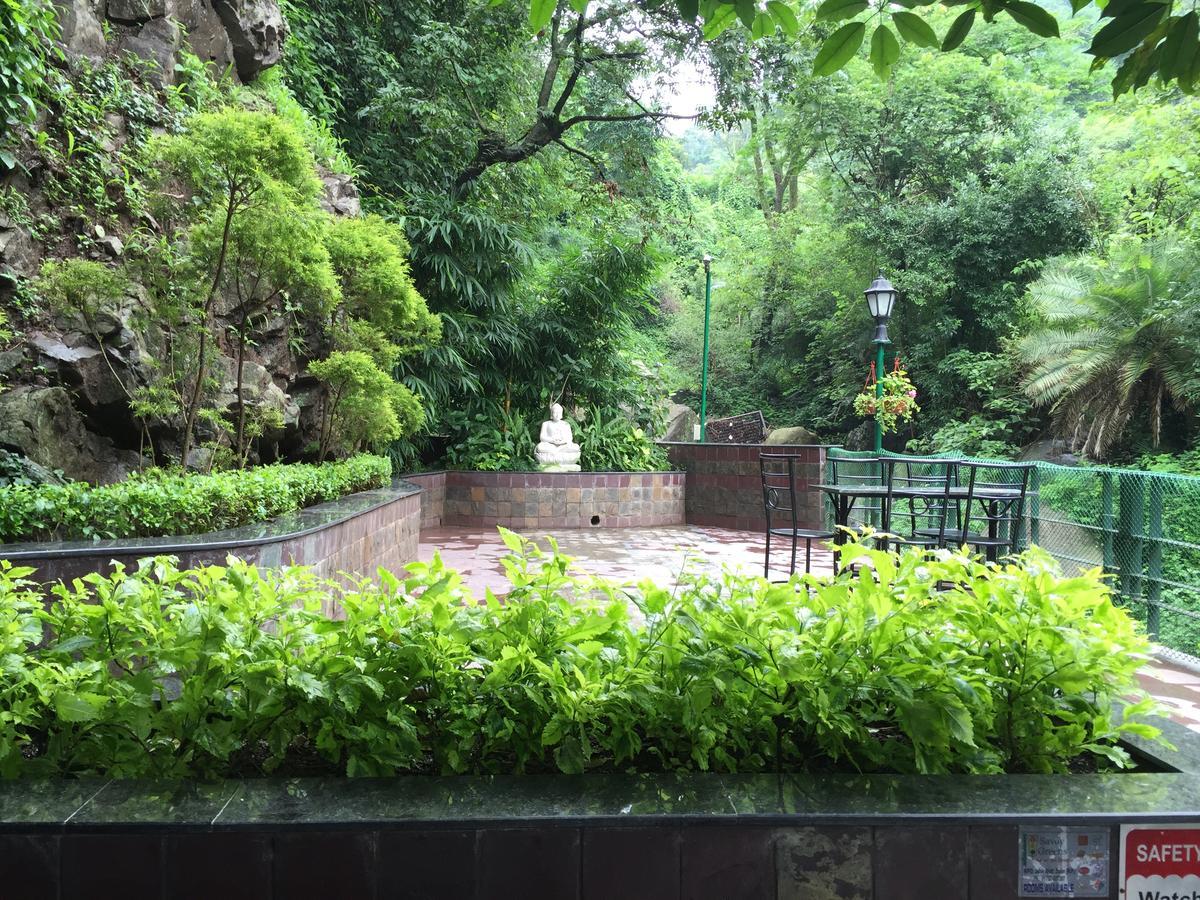 Savoy Greens Hotel Kasauli Exterior foto